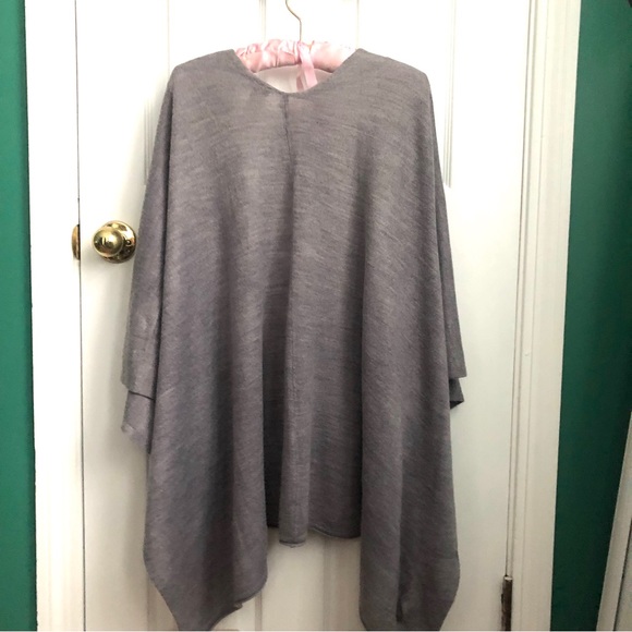 Simply Noelle gray shawl, open cardigan poncho - Picture 3 of 6